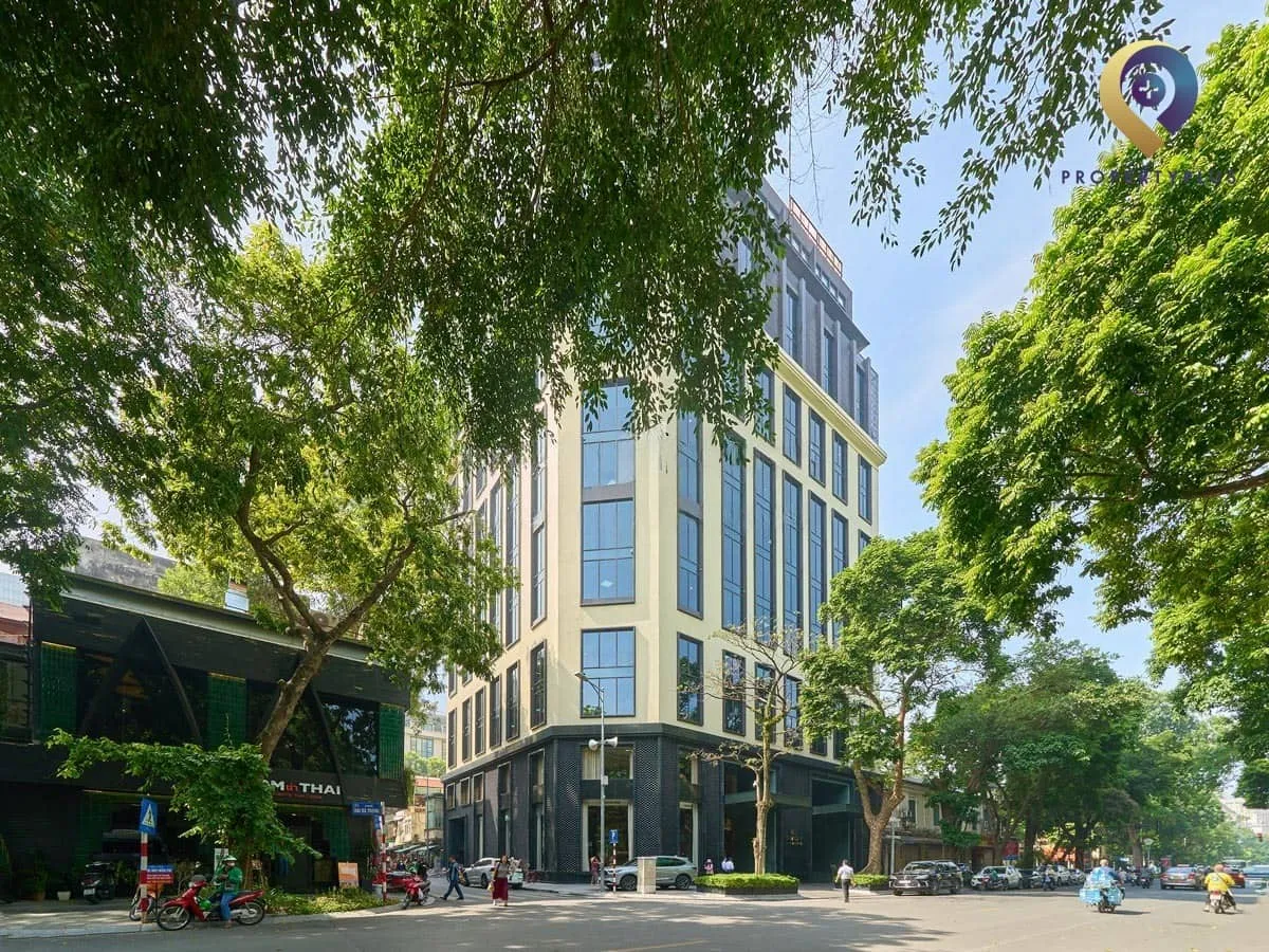 Toàn cảnh tòa nhà Sun City Building tại Hà Nội nhìn từ góc phố.